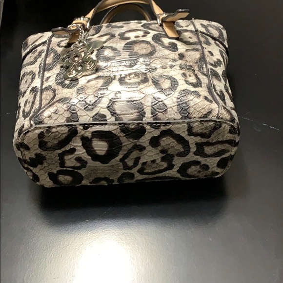 Animal print Guess Purse. - Picture 3 of 3